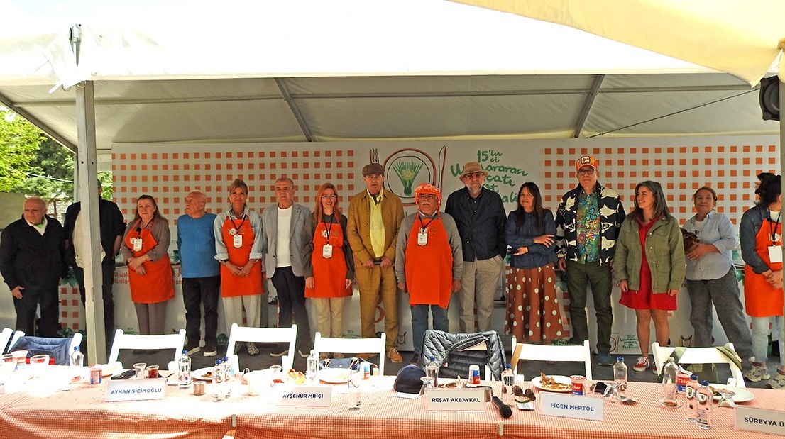 Ala&ccedil;atı&rsquo;da Gastronomi Ş&ouml;leni: En g&uuml;zel ot yemeği belli oldu
