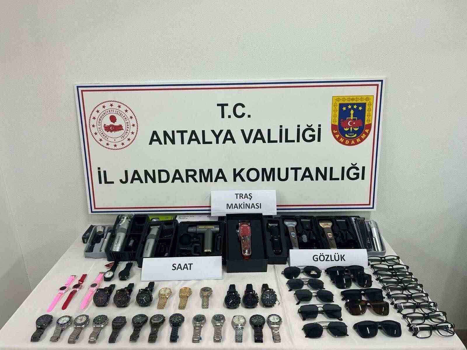 Okul &ccedil;evrelerinde tehlikeli satışa jandarma m&uuml;dahalesi

