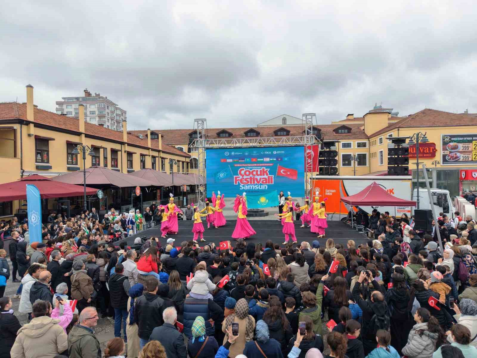 Türk dünyası çocukları, kültürlerini Samsun’da sergiledi
