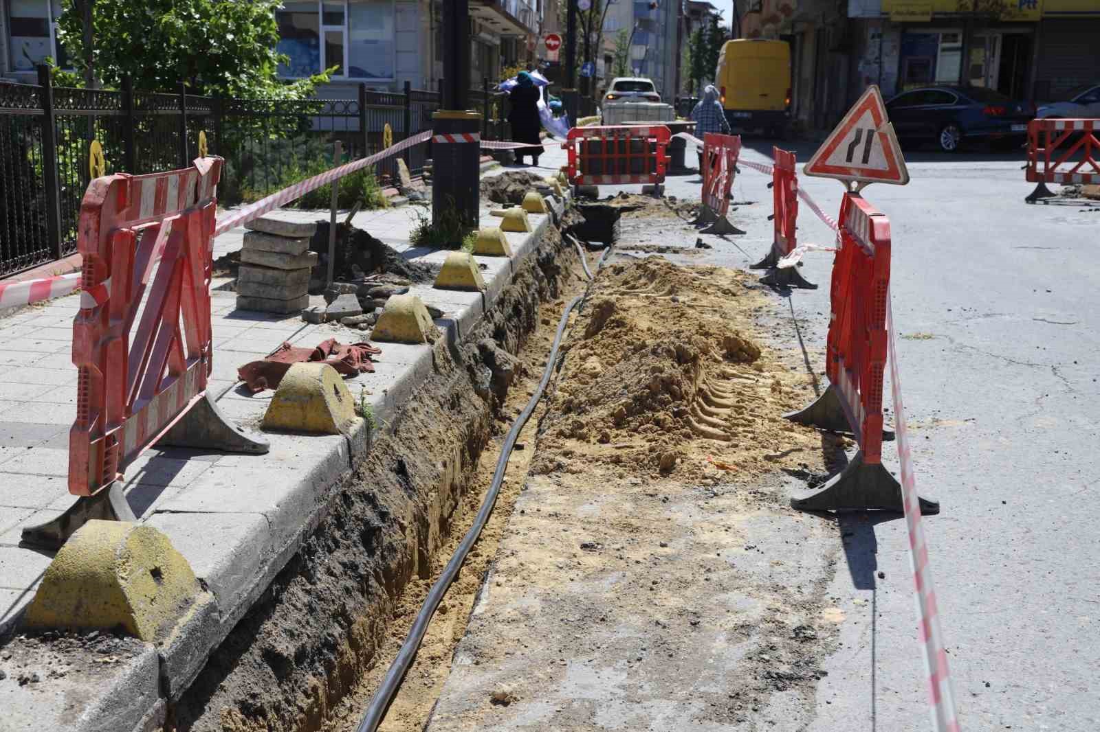 Kağıthane’de elektrik hatları yer altına alınarak altyapı güçlendiriliyor