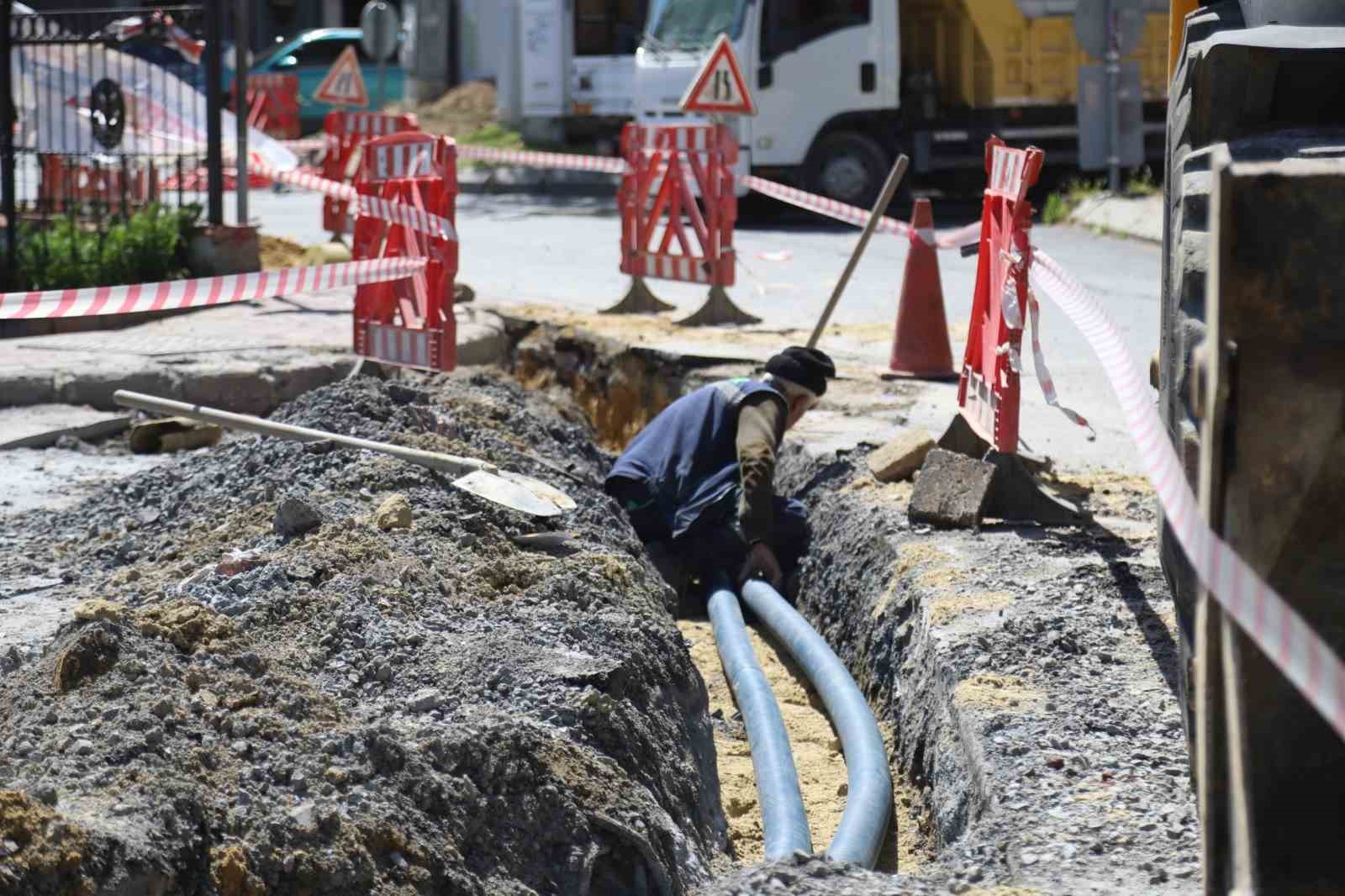 Kağıthane&rsquo;de elektrik hatları yer altına alınarak altyapı g&uuml;&ccedil;lendiriliyor
