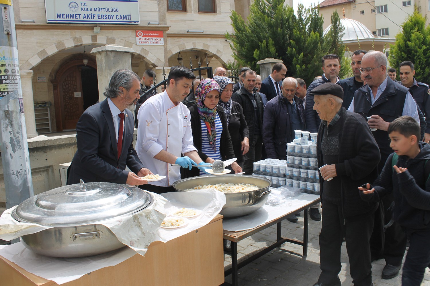 Ayla Kara ve &ouml;ğrencileri Kula&rsquo;da dualarla anıldı
