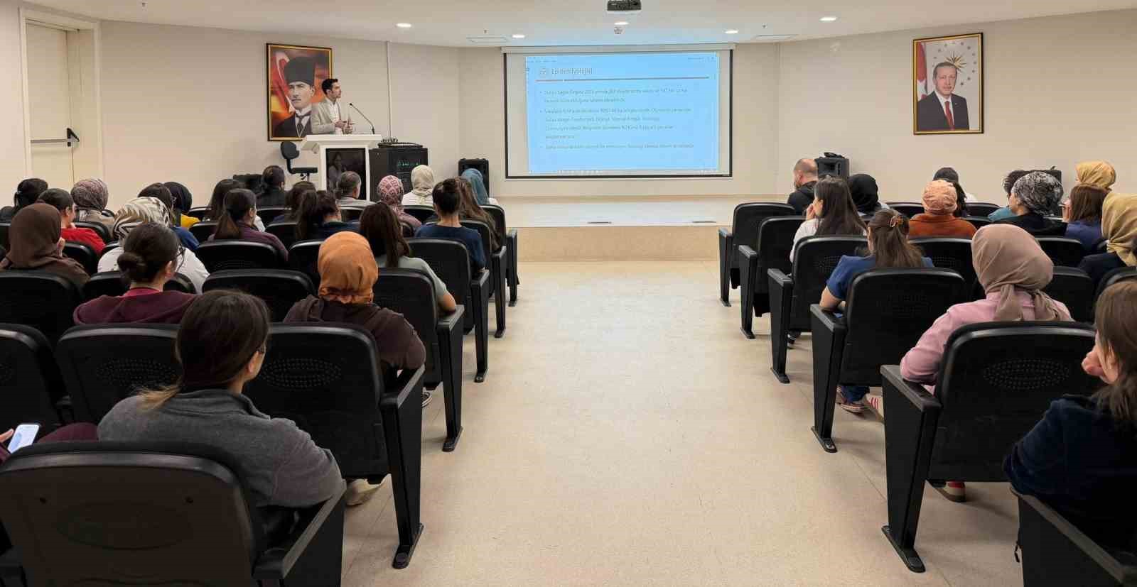 Sağlık &ccedil;alışanlarına sıtma konulu bilgilendirme
