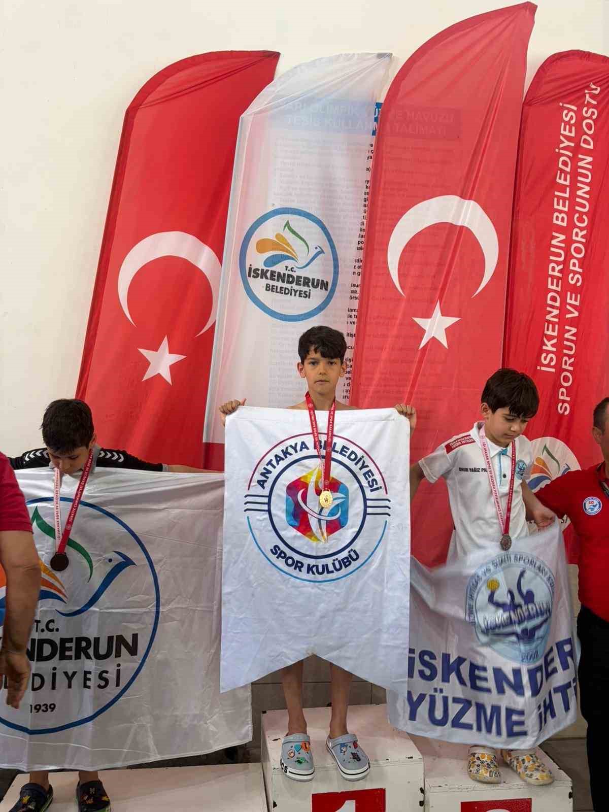 Antakya Belediyesi&rsquo;nin sporcuları madalyaları topladılar
