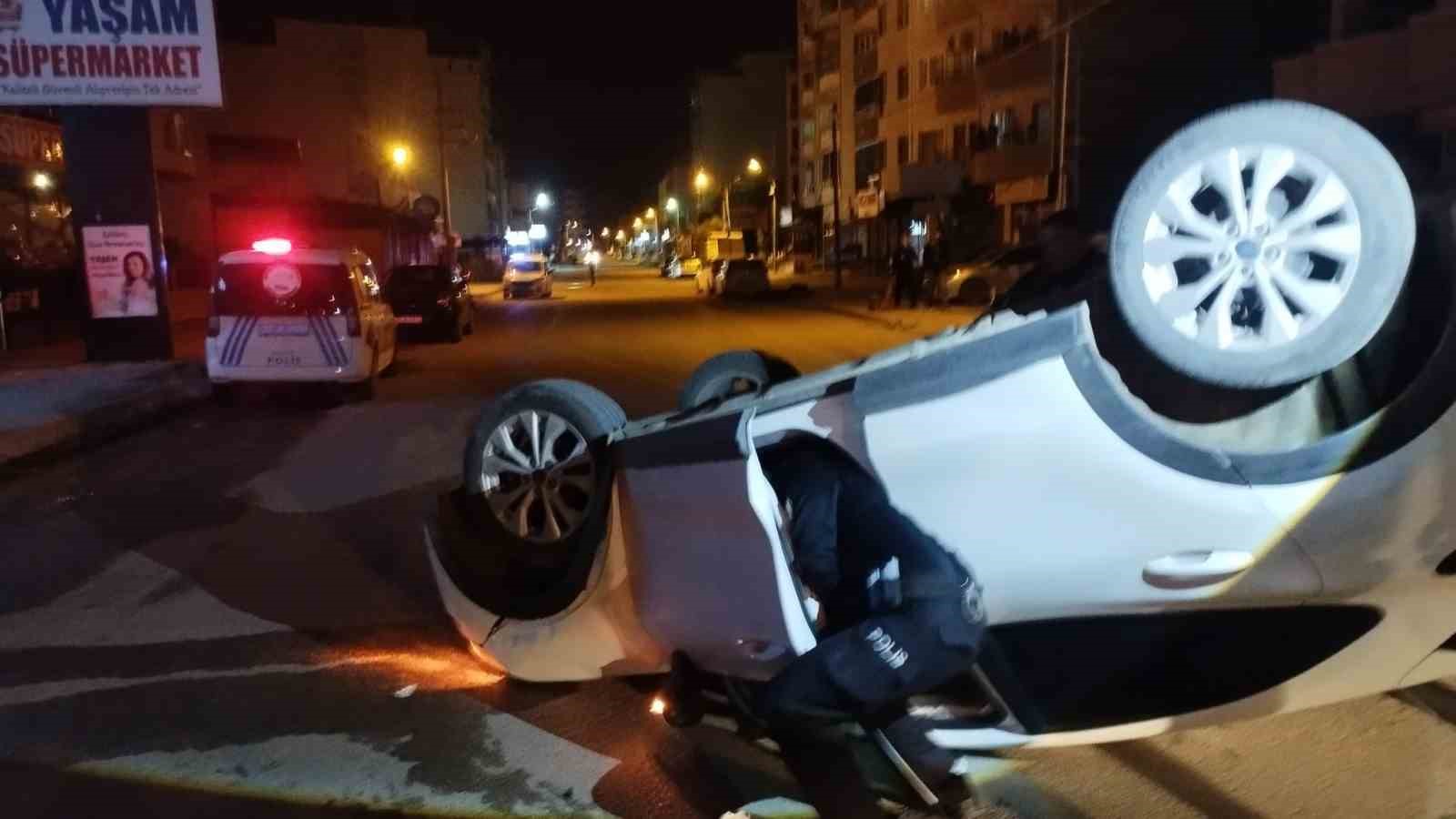 Arsuz&rsquo;da ters d&ouml;nen otomobilin s&uuml;r&uuml;c&uuml;s&uuml; yaralandı
