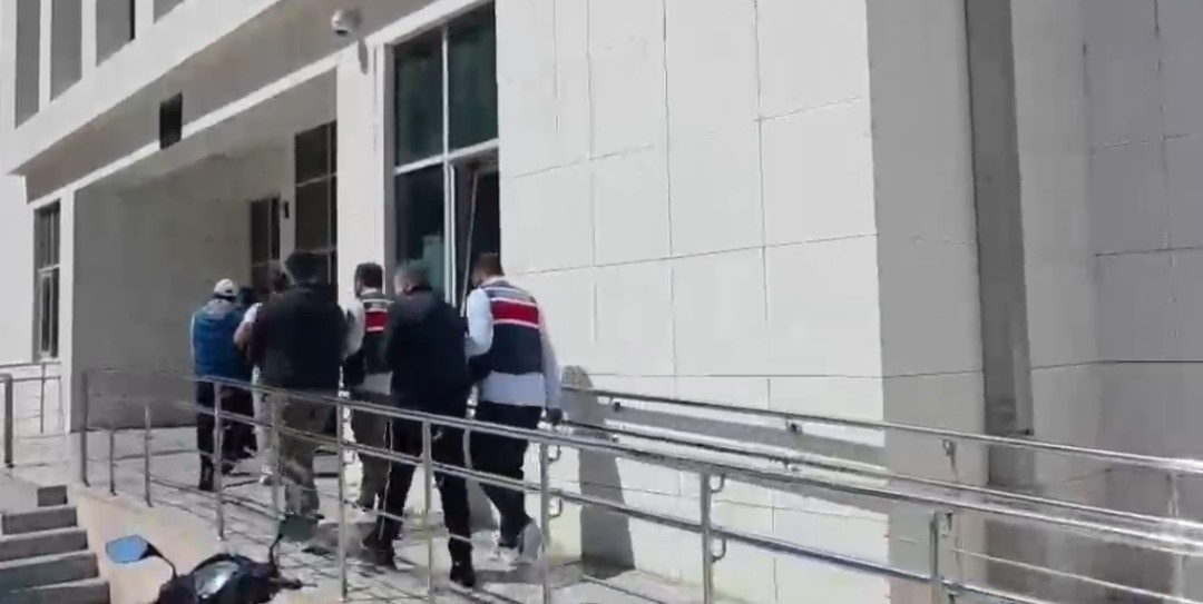 Adana merkezli 24 ilde "uyuşturucuya &ouml;zendirme" operasyonu: 16 tutuklama
