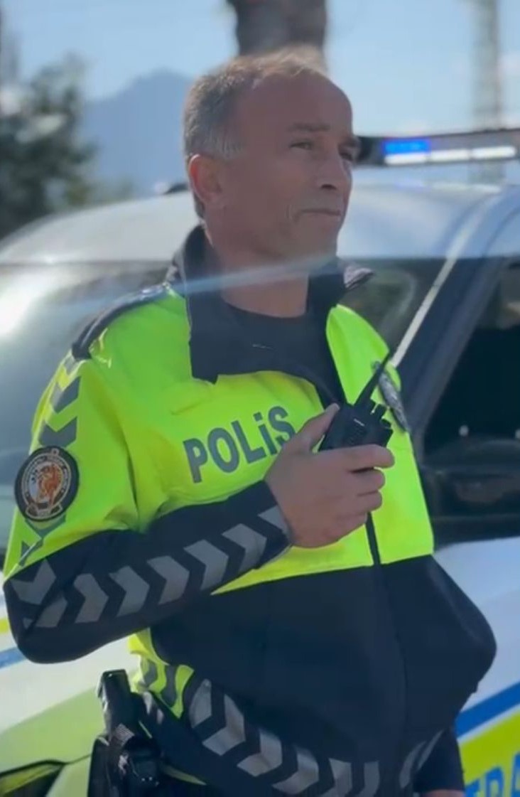 Mersin&rsquo;de 28 yıllık polis memuru telsizden veda etti
