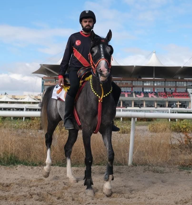 Karcıoğlu: "Atlı ciritte asıl zafer, rakibini d&uuml;ş&uuml;rmek değil; onu affedebilecek y&uuml;ce g&ouml;nl&uuml; g&ouml;sterebilmektir"
