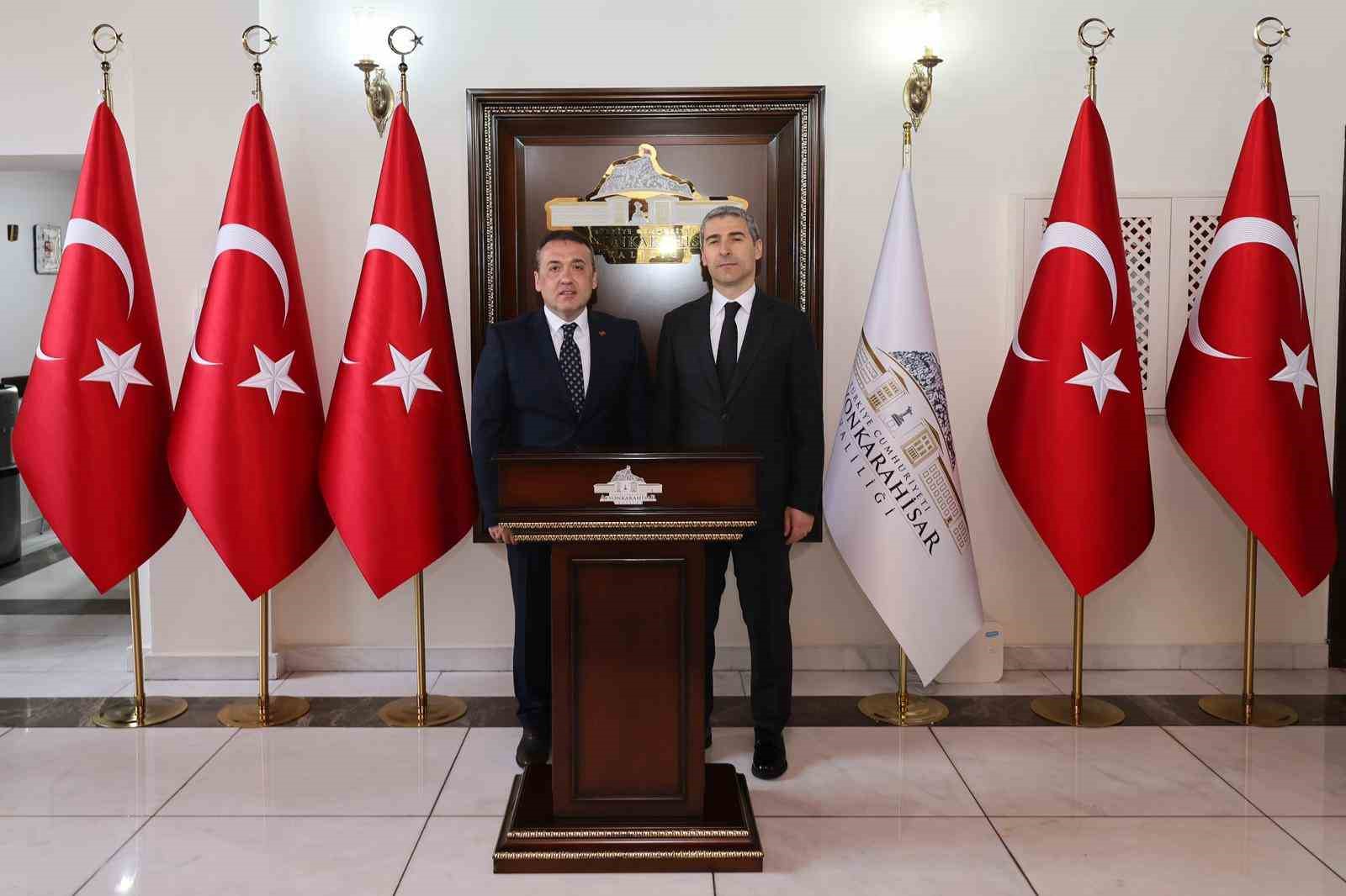 Vali Faik Oktay S&ouml;zer ikili temaslarda bulundu
