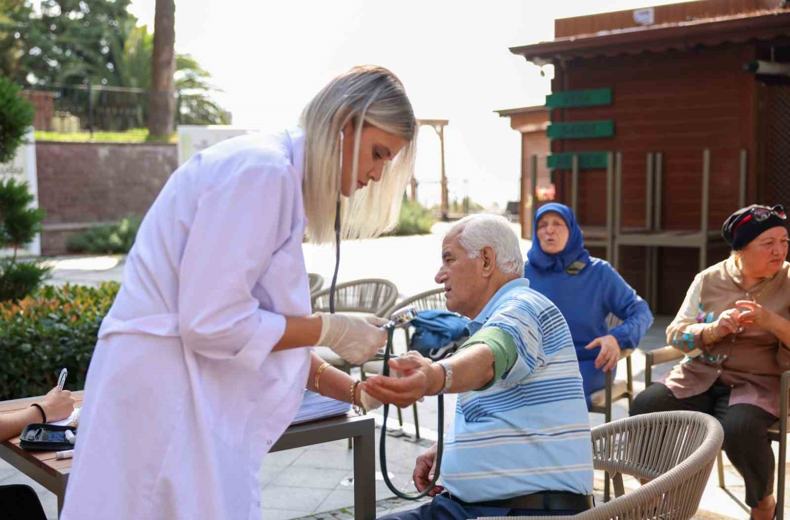İzmit Saygınlar Kul&uuml;b&uuml; 1 yaşında: 2 bin 223 &uuml;yeye ulaştı
