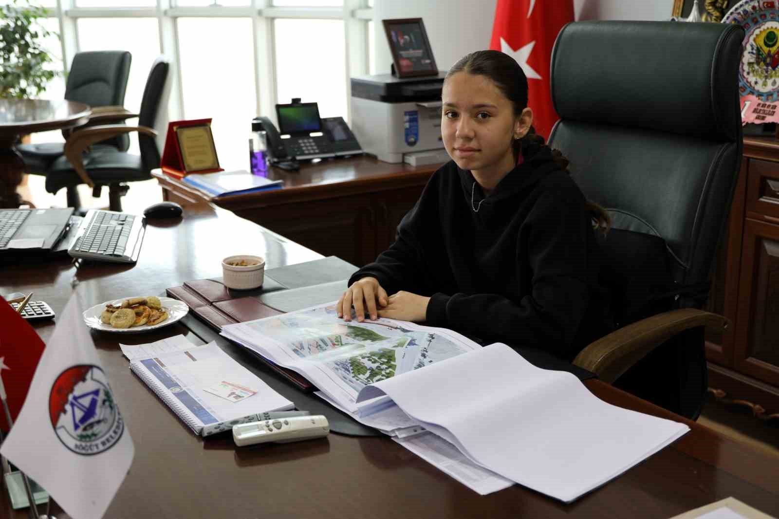 Bilecik&rsquo;te 23 Nisan&rsquo;da başkanlık koltuğu &ouml;ğrencilere devredildi
