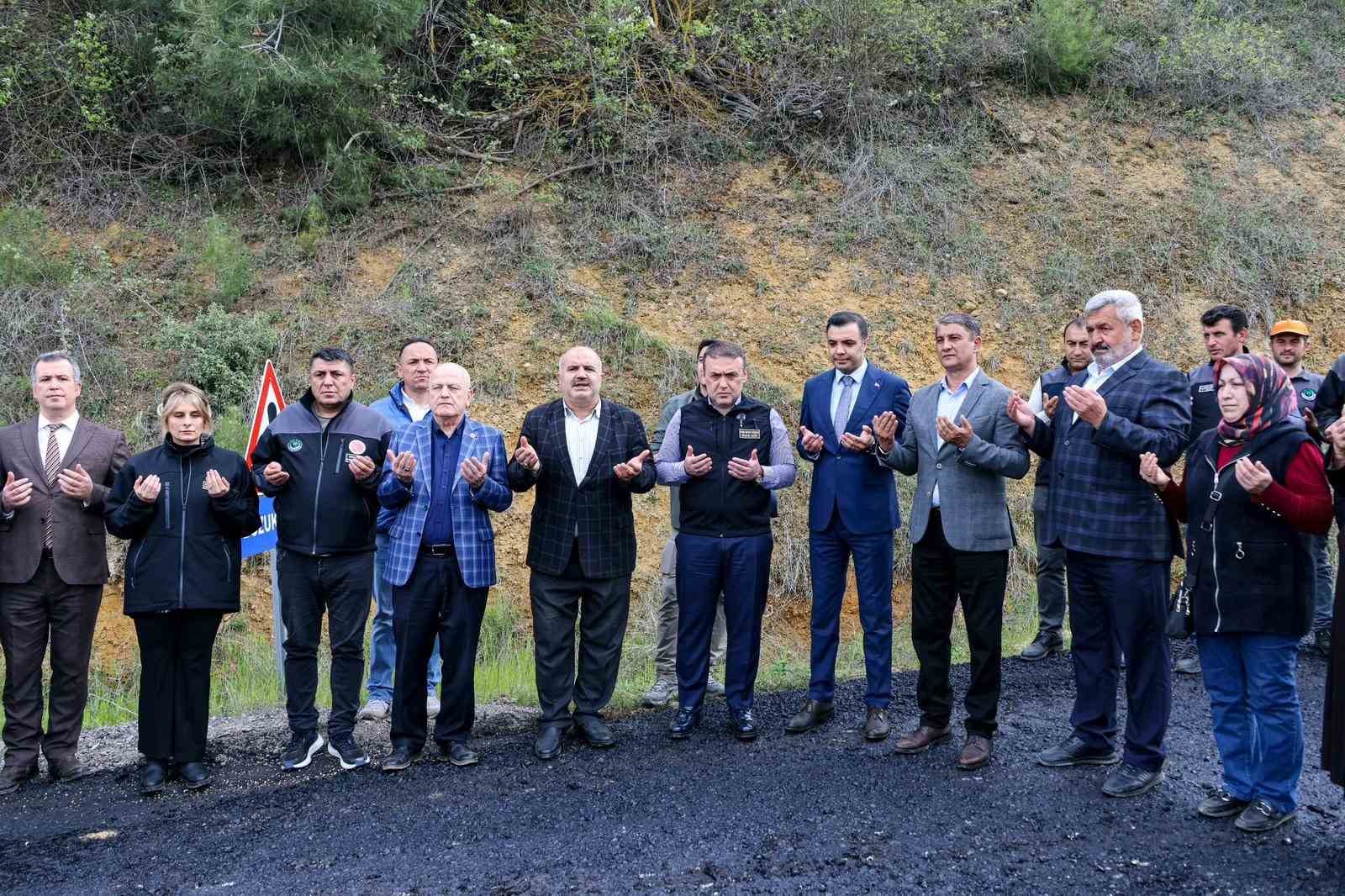 Vali S&ouml;zer, asfalt serim &ccedil;alışmalarını yerinde inceledi
