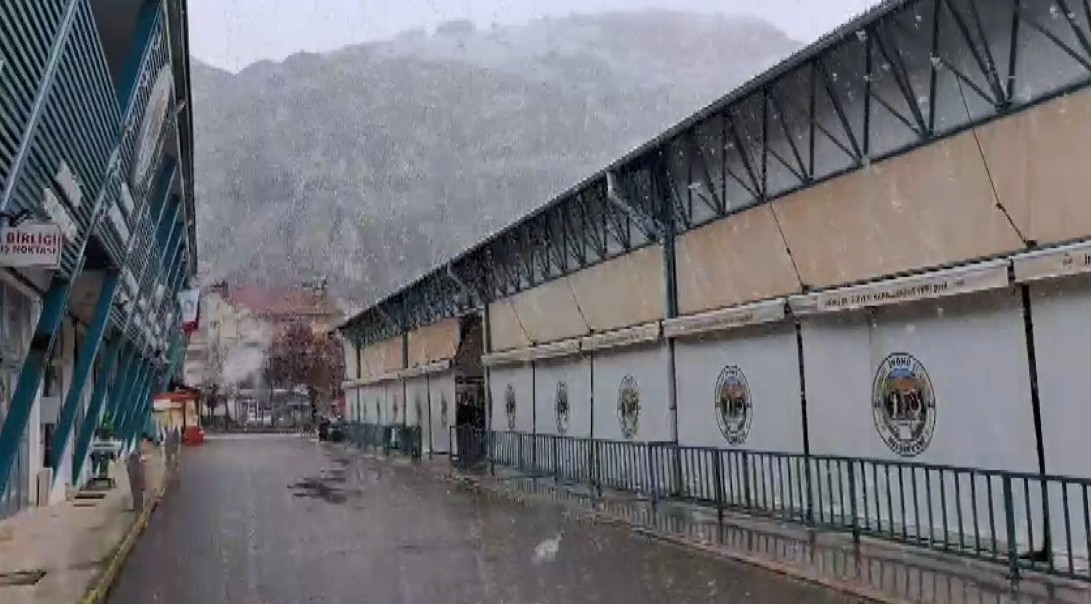 Eskişehir&rsquo;e nisan ayında kar s&uuml;rprizi
