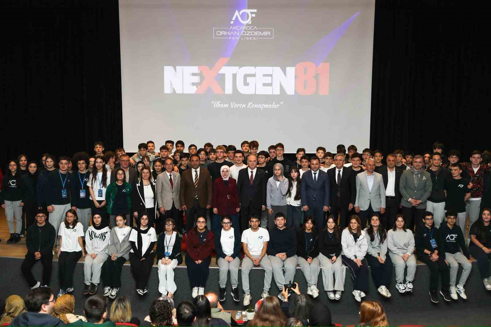 Başkan &Ouml;zl&uuml; gen&ccedil;lere hem kariyer sırlarını hem de yeni hayalini anlattı
