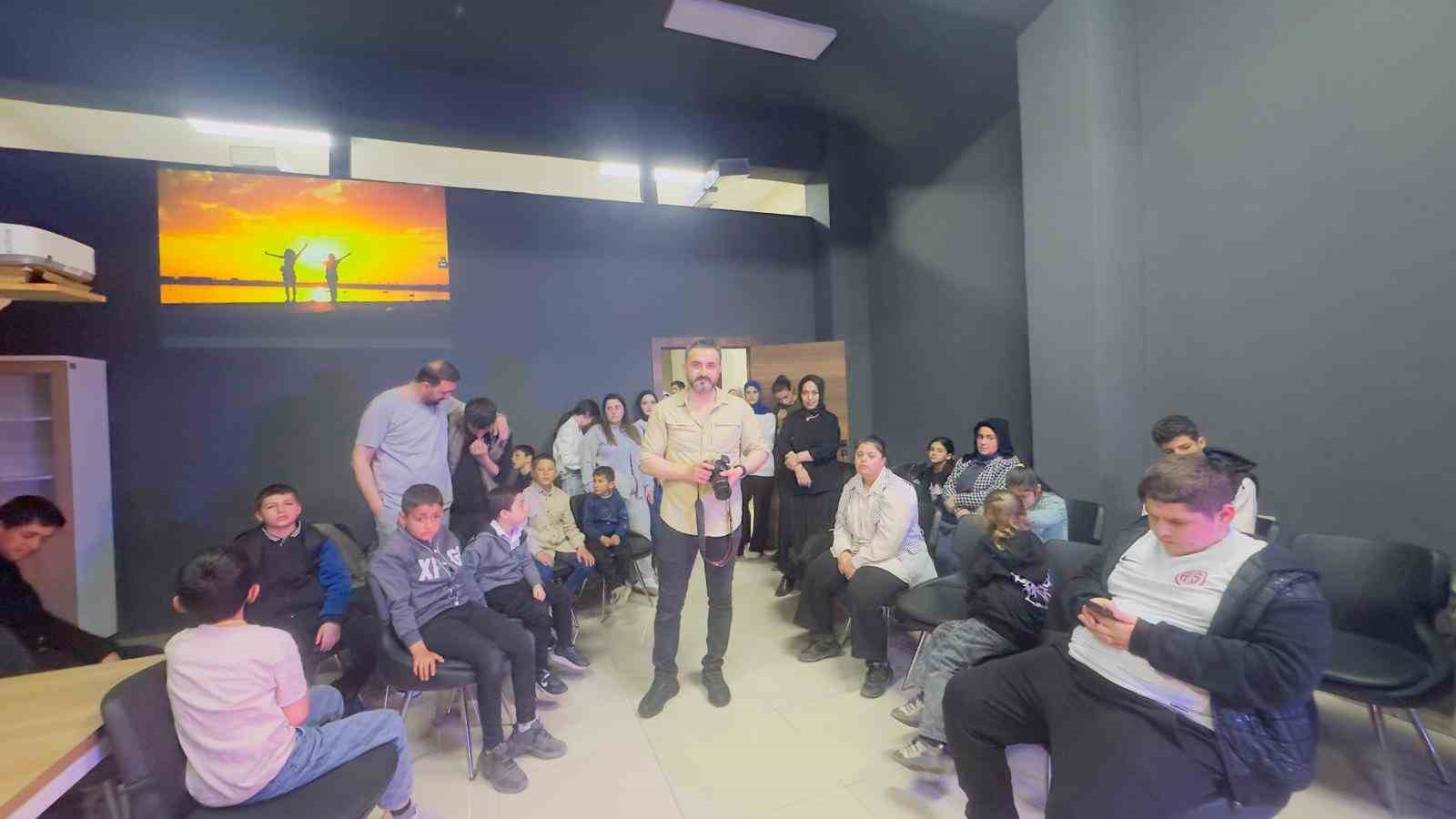 Güroymak MYO’dan özel çocuklar için fotoğraf etkinliği