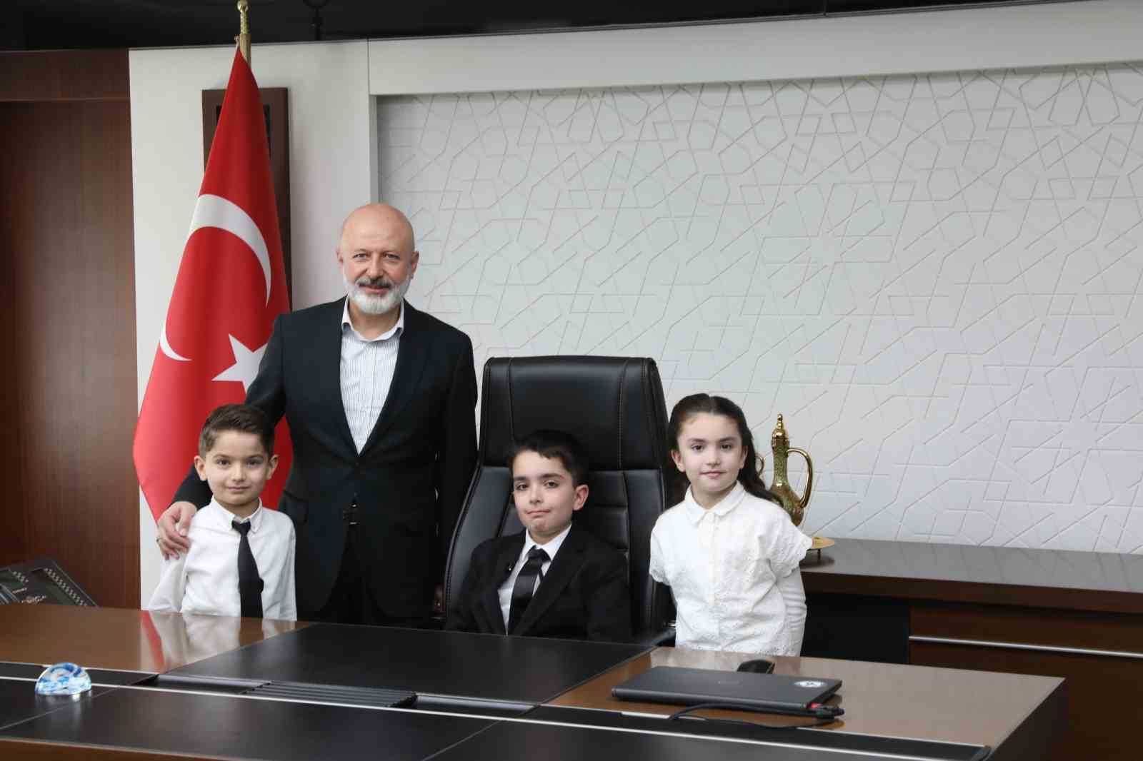 Başkan Çolakbayrakdar: "Her evladımızın mutlu olduğu bir şehir için çalışıyoruz"