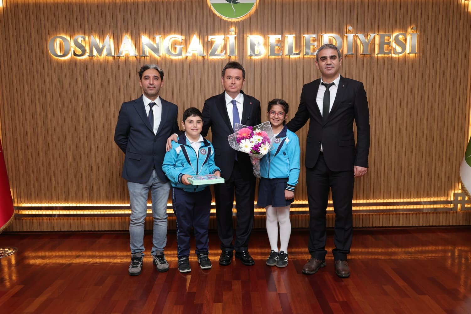 Başkan Aydın koltuğu &ccedil;ocuklara bıraktı
