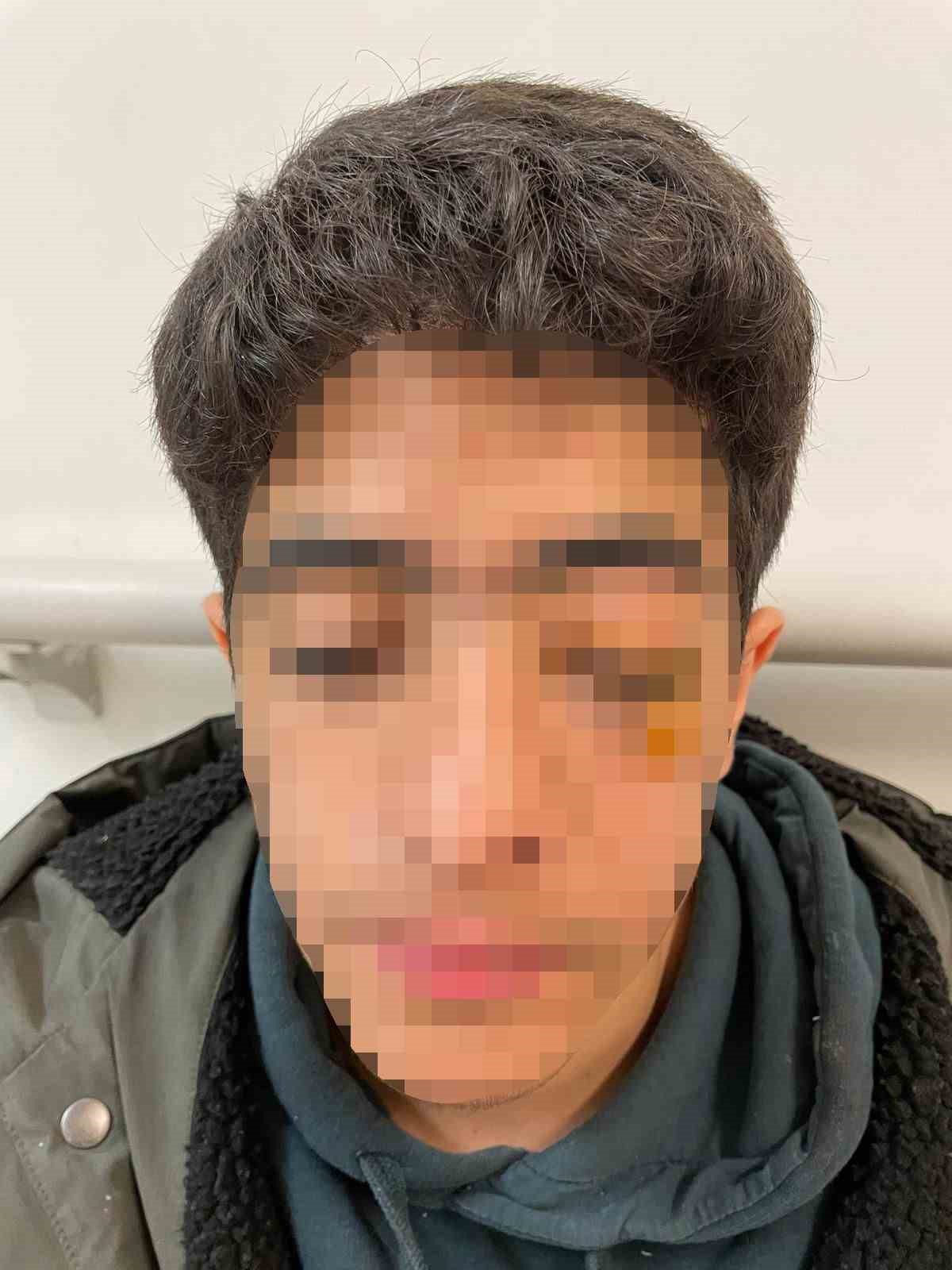 Akran zorbalığına bir yenisi eklendi: 15 yaşındaki &ccedil;ocuk muştayla &ouml;ld&uuml;resiye d&ouml;v&uuml;ld&uuml;
