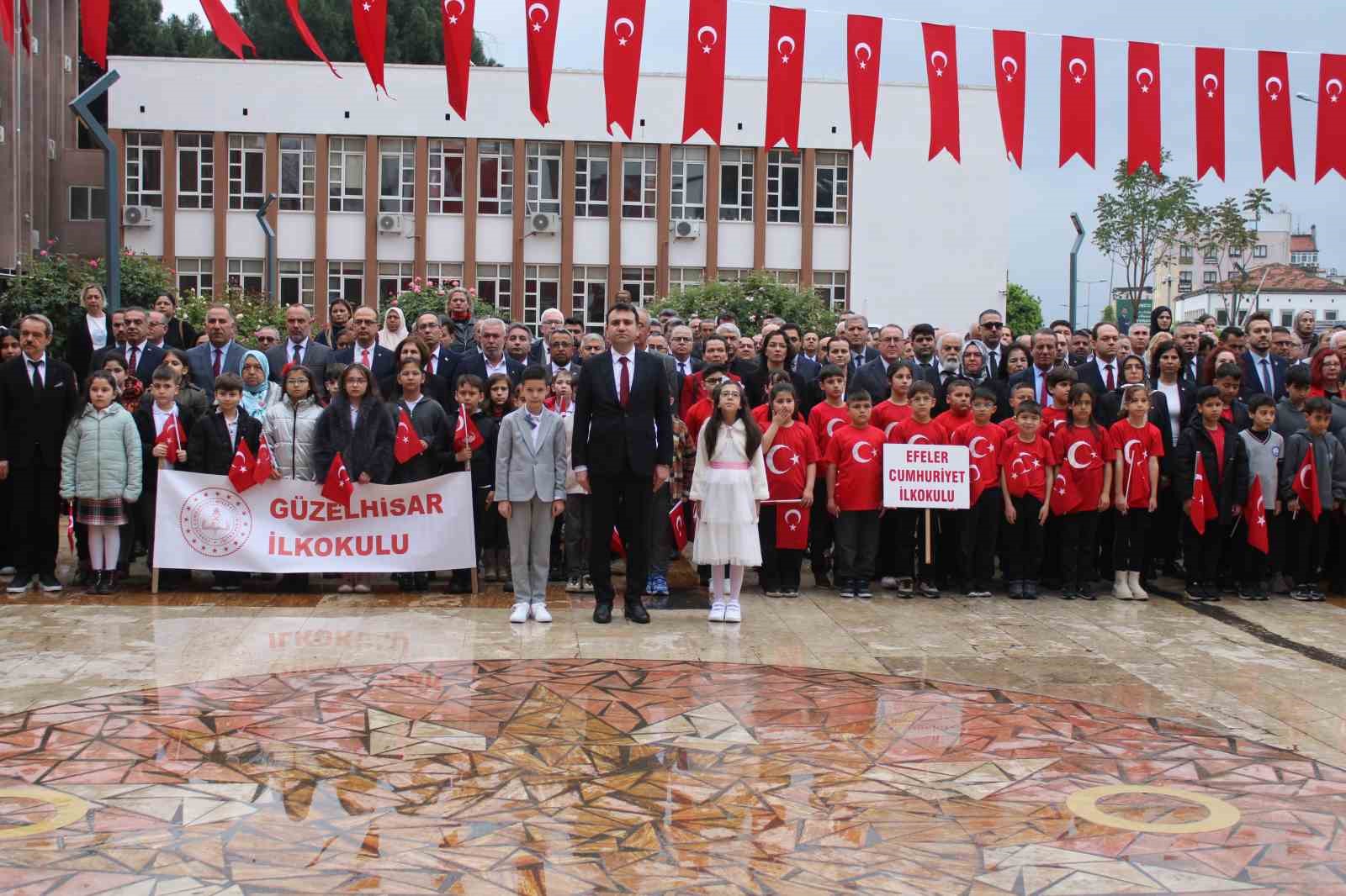 Aydın’da 23 Nisan kutlamaları çelenk sunumuyla başladı