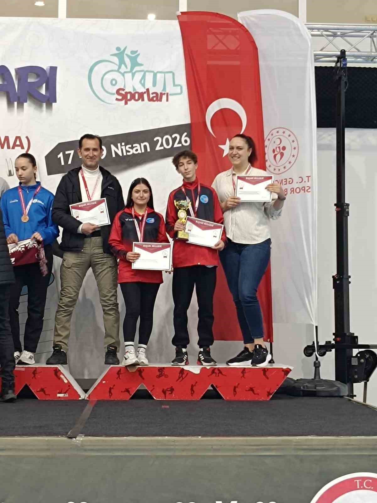 K&uuml;tahya&rsquo;nın gururu pazarlar Spor Lisesi Floor curling&rsquo;de T&uuml;rkiye d&ouml;rd&uuml;nc&uuml;s&uuml; oldu
