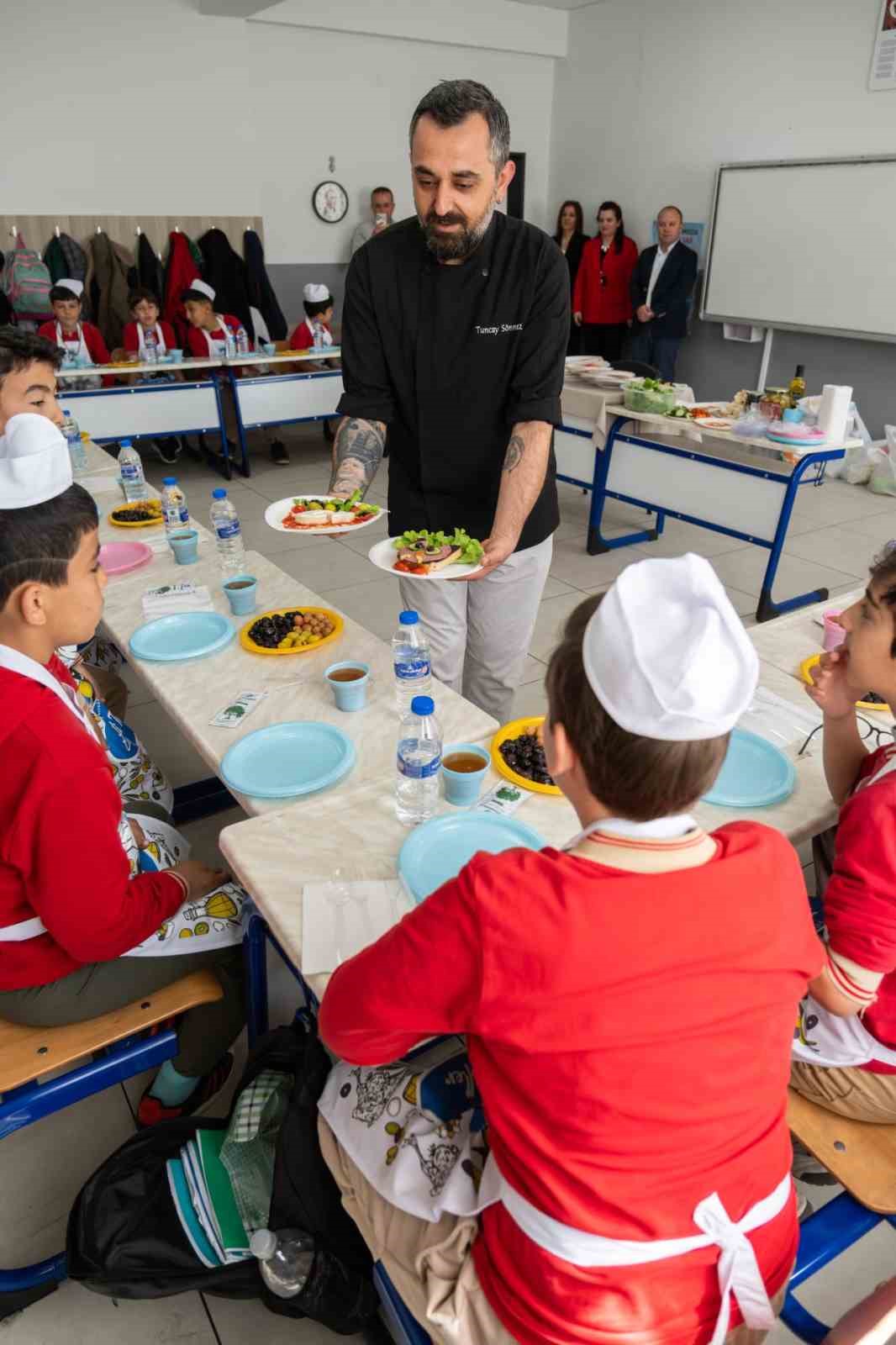 Zeytin k&uuml;lt&uuml;r&uuml; minik şeflerle geleceğe taşınıyor
