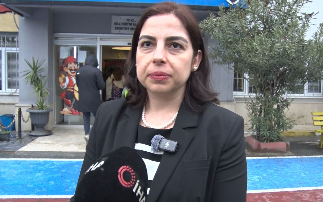 Esenyurt Ortaokulu&rsquo;nda 6 yıldır uygulanan kartlı turnike sistemi velilere g&uuml;ven veriyor
