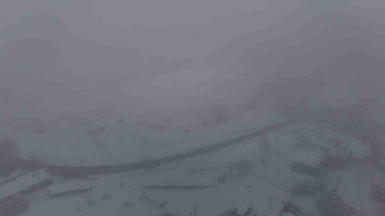 Eskişehir&rsquo;in y&uuml;ksek kesimdeki mahallesi kışa geri d&ouml;nd&uuml;
