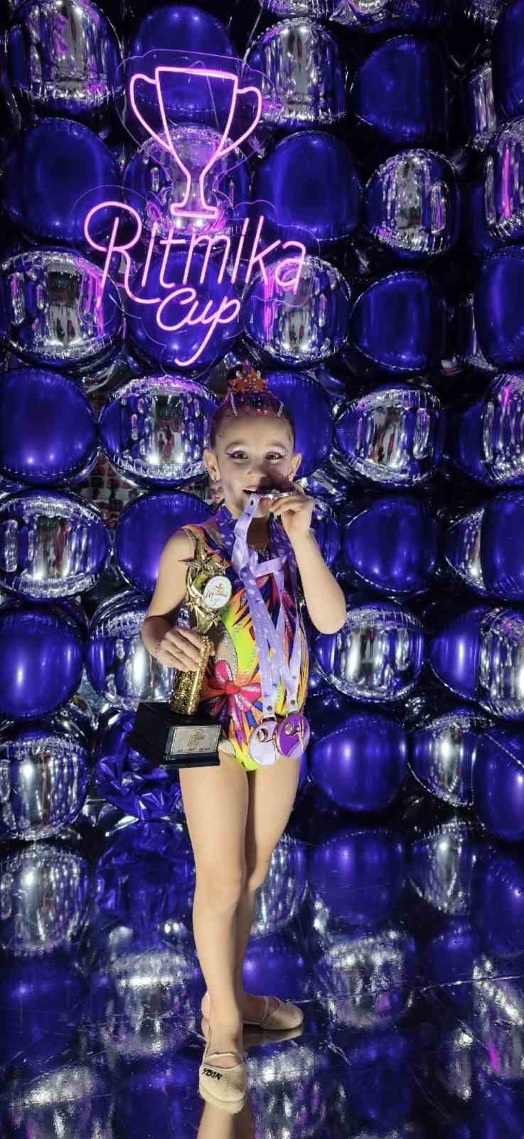 Kendi k&uuml;&ccedil;&uuml;k, yeteneği b&uuml;y&uuml;k
