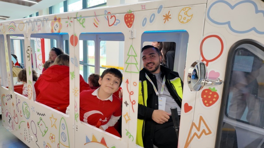 &Ccedil;ocukların bayramı Gonca&rsquo;da şenliğe d&ouml;n&uuml;şt&uuml;
