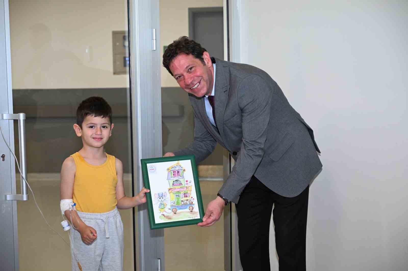 Manisa B&uuml;y&uuml;kşehir Belediyesinden minik hastalara 23 Nisan morali
