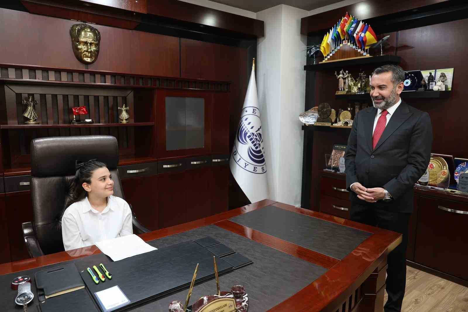 Başkan Şerifoğulları, 23 Nisan&rsquo;da koltuğunu devretti
