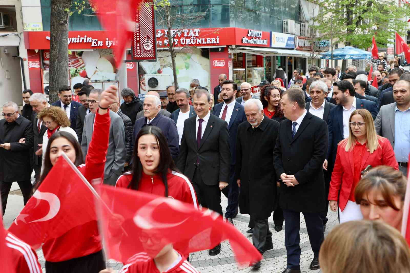 B&uuml;y&uuml;k&ccedil;ekmece&rsquo;de 23 Nisan gurur ve coşkuyla kutlandı
