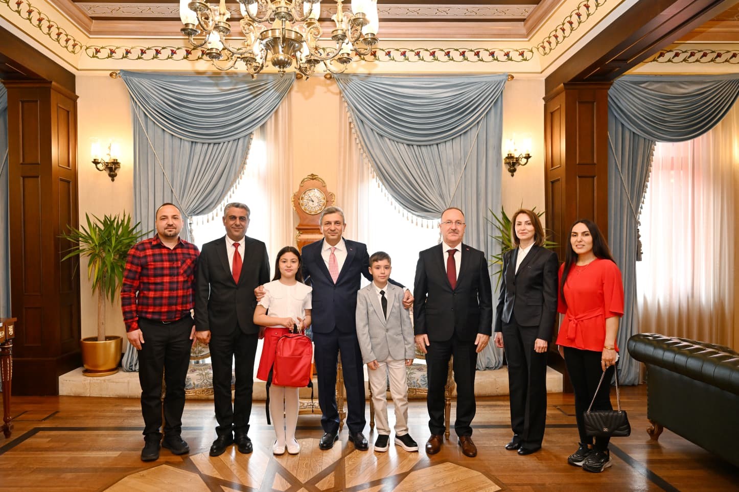 Valilik makamını temsili devralan Nazenin: "Savaşların değil oyunların konuşulduğu bir gelecek i&ccedil;in barış &ccedil;ağrımızı yineliyoruz"
