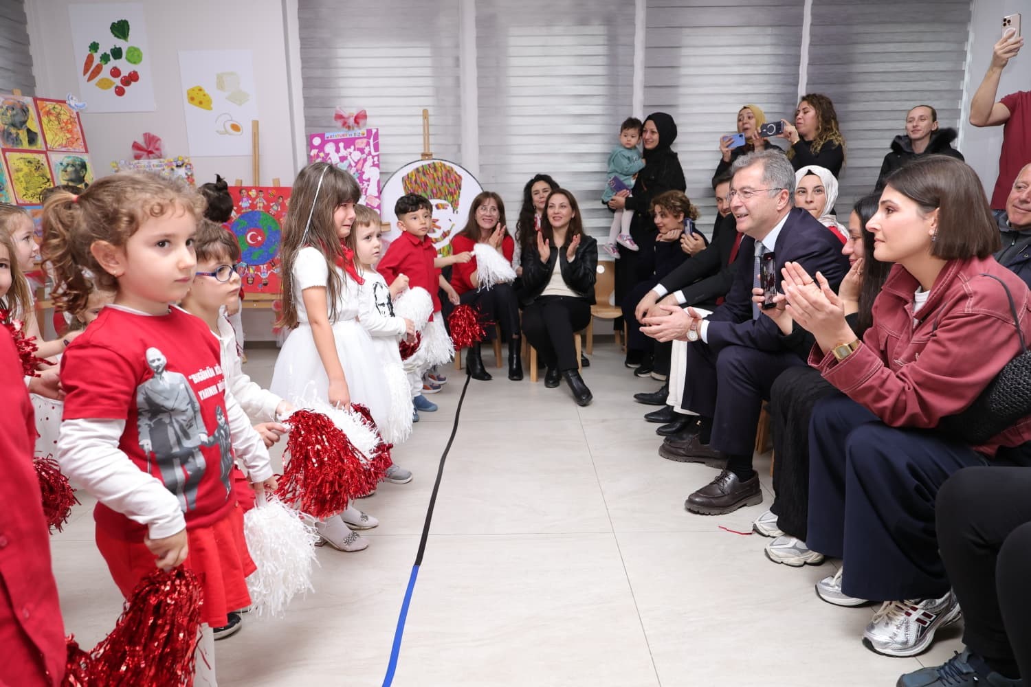 &Ccedil;ocuklar 23 Nisan&rsquo;ı Osmangazi&rsquo;de coşkuyla kutladı
