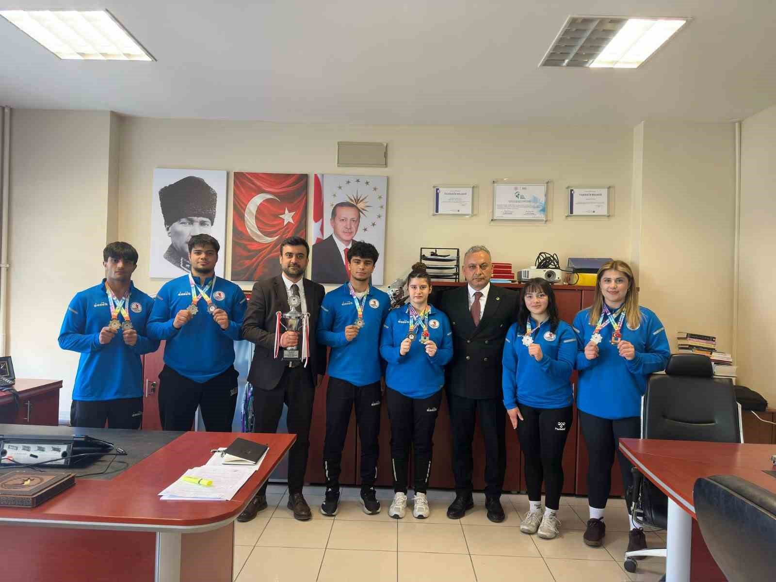 OM&Uuml;&rsquo;n&uuml;n judo başarısı: 1 altın, 3 bronz madalya
