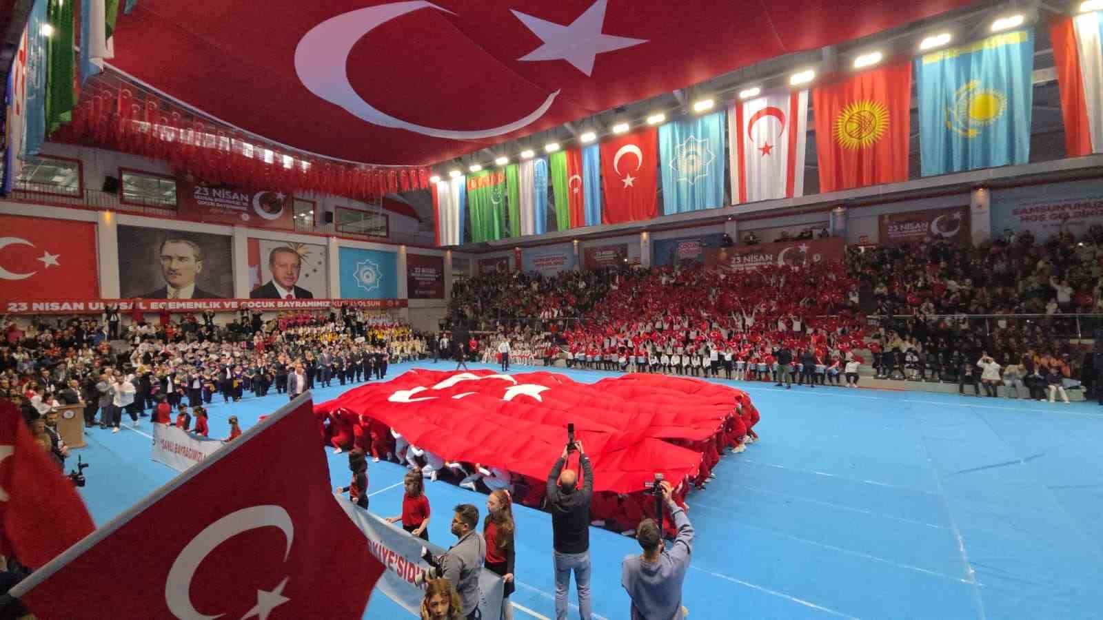 Samsun&rsquo;da 23 Nisan, d&uuml;nya &ccedil;ocuklarıyla kutlandı
