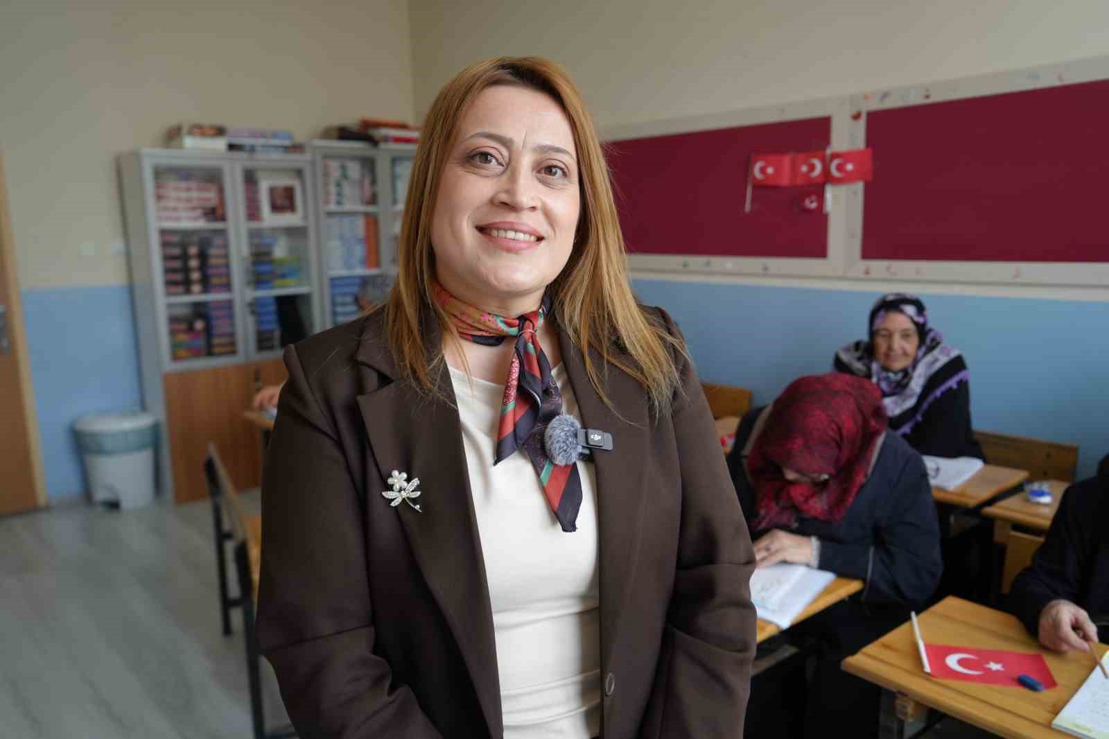 Niğde&rsquo;de eğitimden uzak kalan kadınlar sıralara geri d&ouml;nd&uuml;
