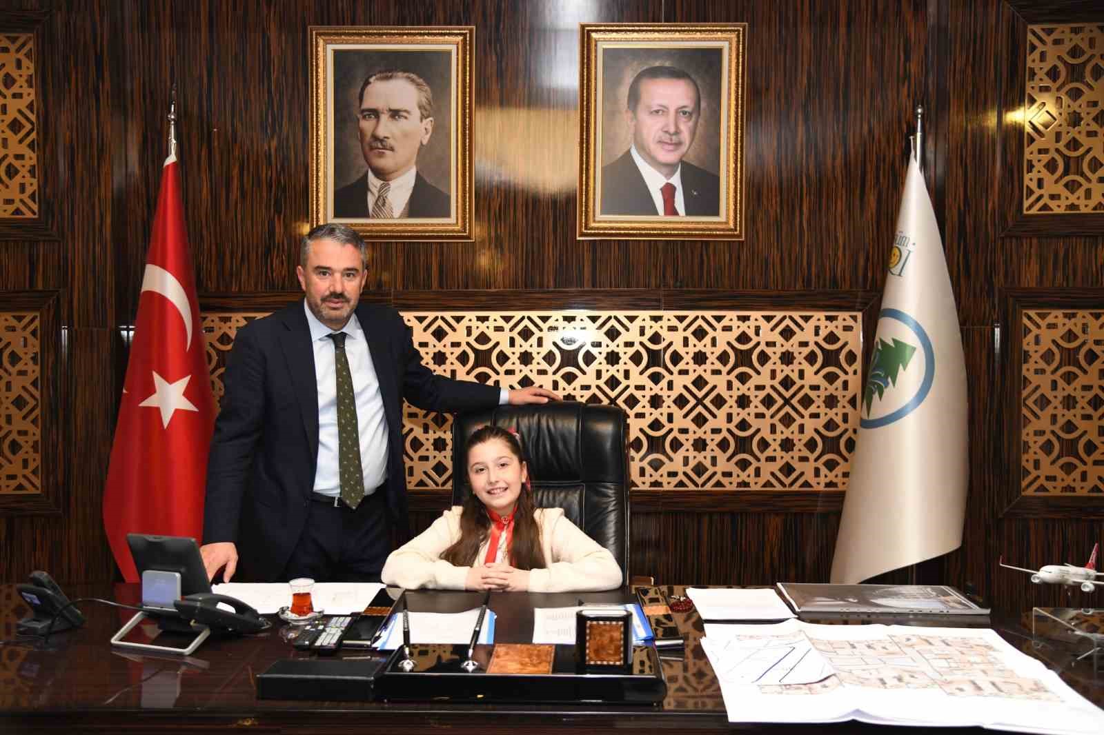 Pursaklar Belediyesi&rsquo;nin koltuğu Miray &Ouml;zayaz&rsquo;a emanet
