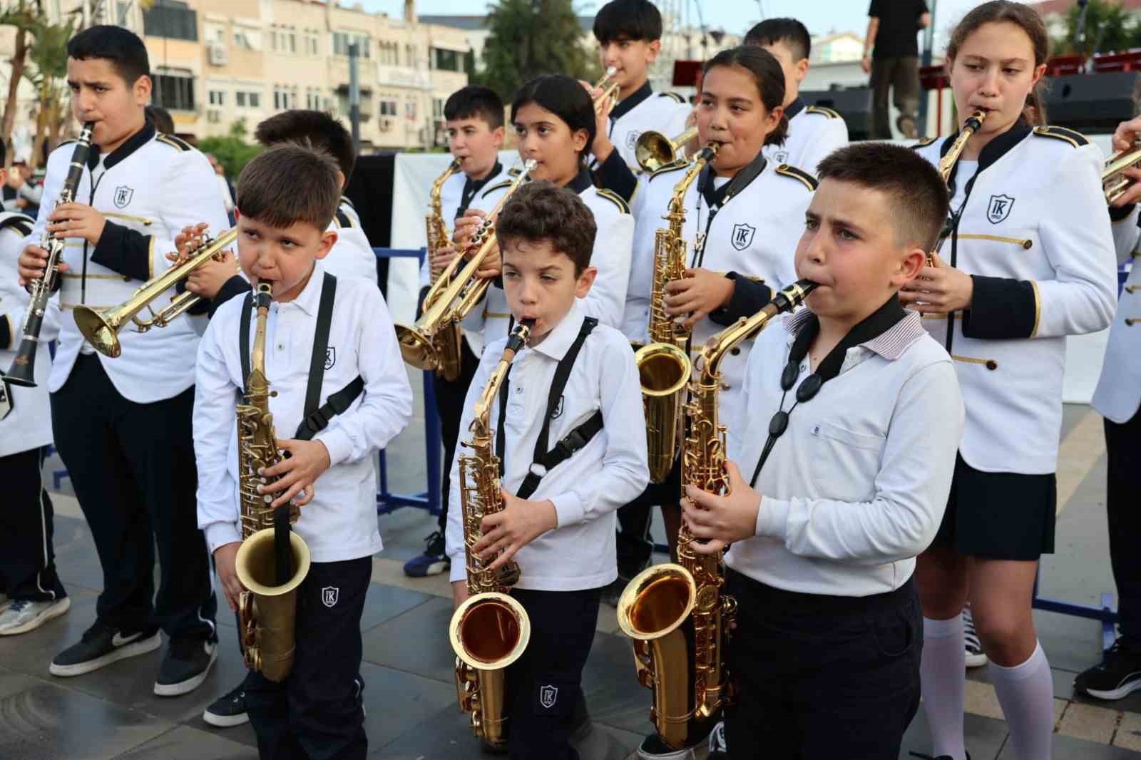 D&uuml;nya &ccedil;ocukları Marmaris&rsquo;te barış i&ccedil;in buluştu
