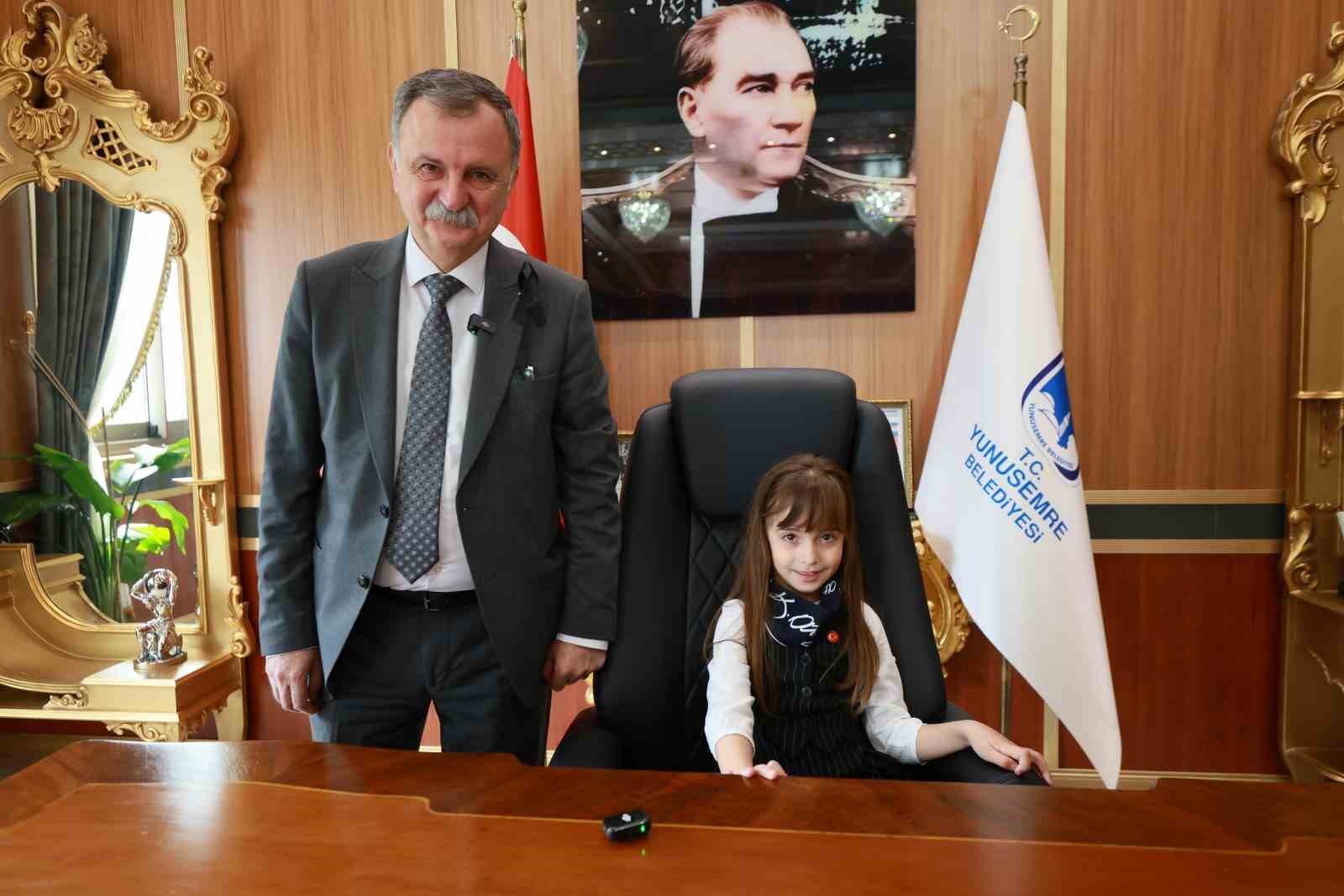 Başkan Balaban 23 Nisan&rsquo;da koltuğunu &ccedil;ocuklara devretti
