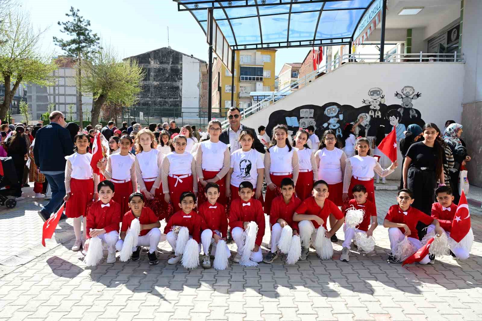 Fırat İlk&ouml;ğretim Okulu&rsquo;nda 23 Nisan etkinliği
