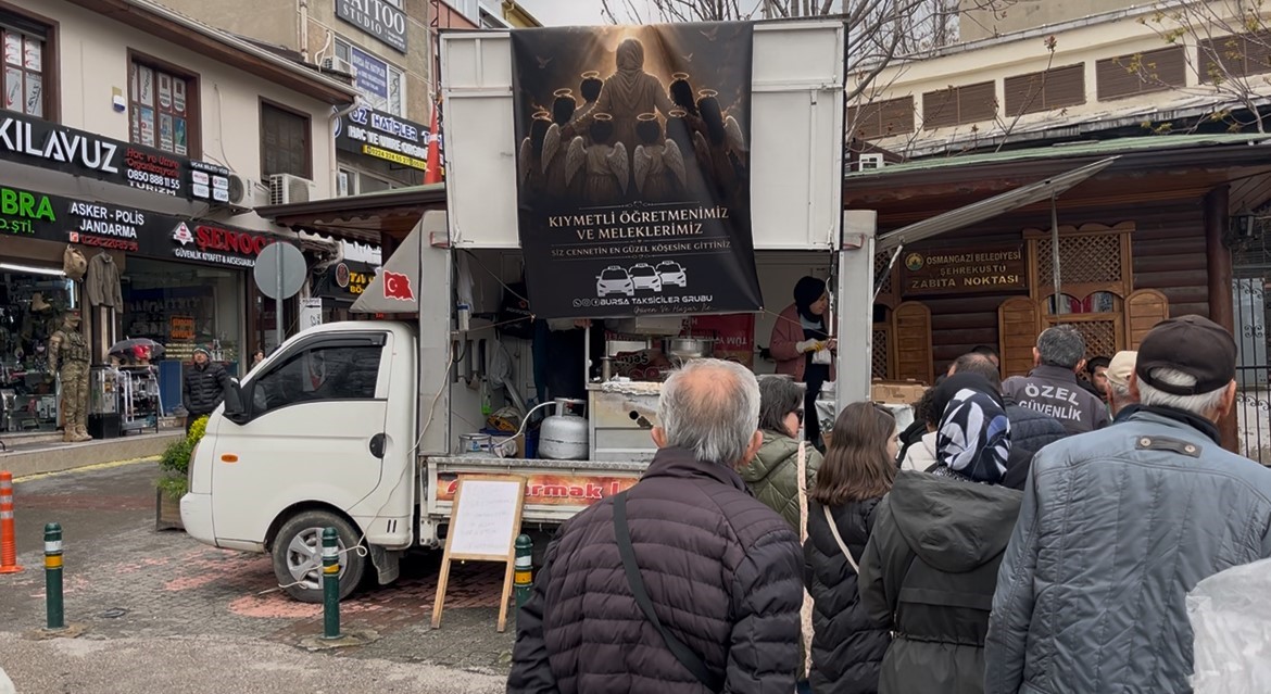 Bursa&rsquo;da taksicilerden kahraman &ouml;ğretmen ve &ouml;ğrencilere vefa
