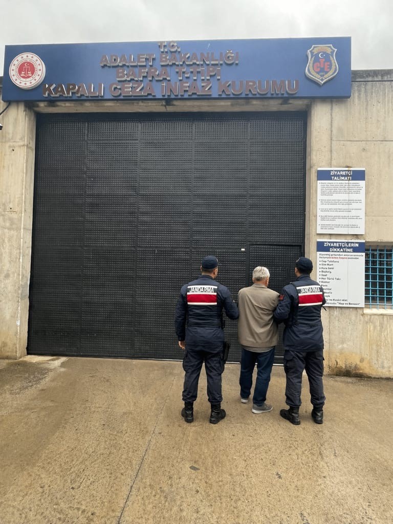 34,5 yıl hapisle aranan şahıs jandarmadan ka&ccedil;amadı
