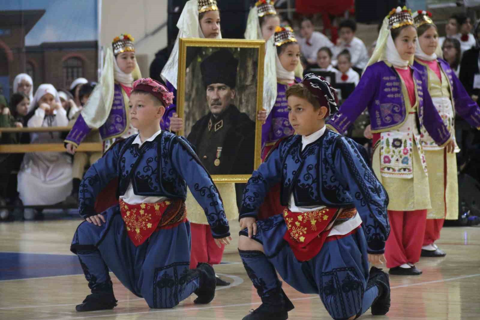 Eskişehir&rsquo;de 23 Nisan coşkusu Şehit Anıl G&uuml;l Spor Salonu&rsquo;nda yaşandı
