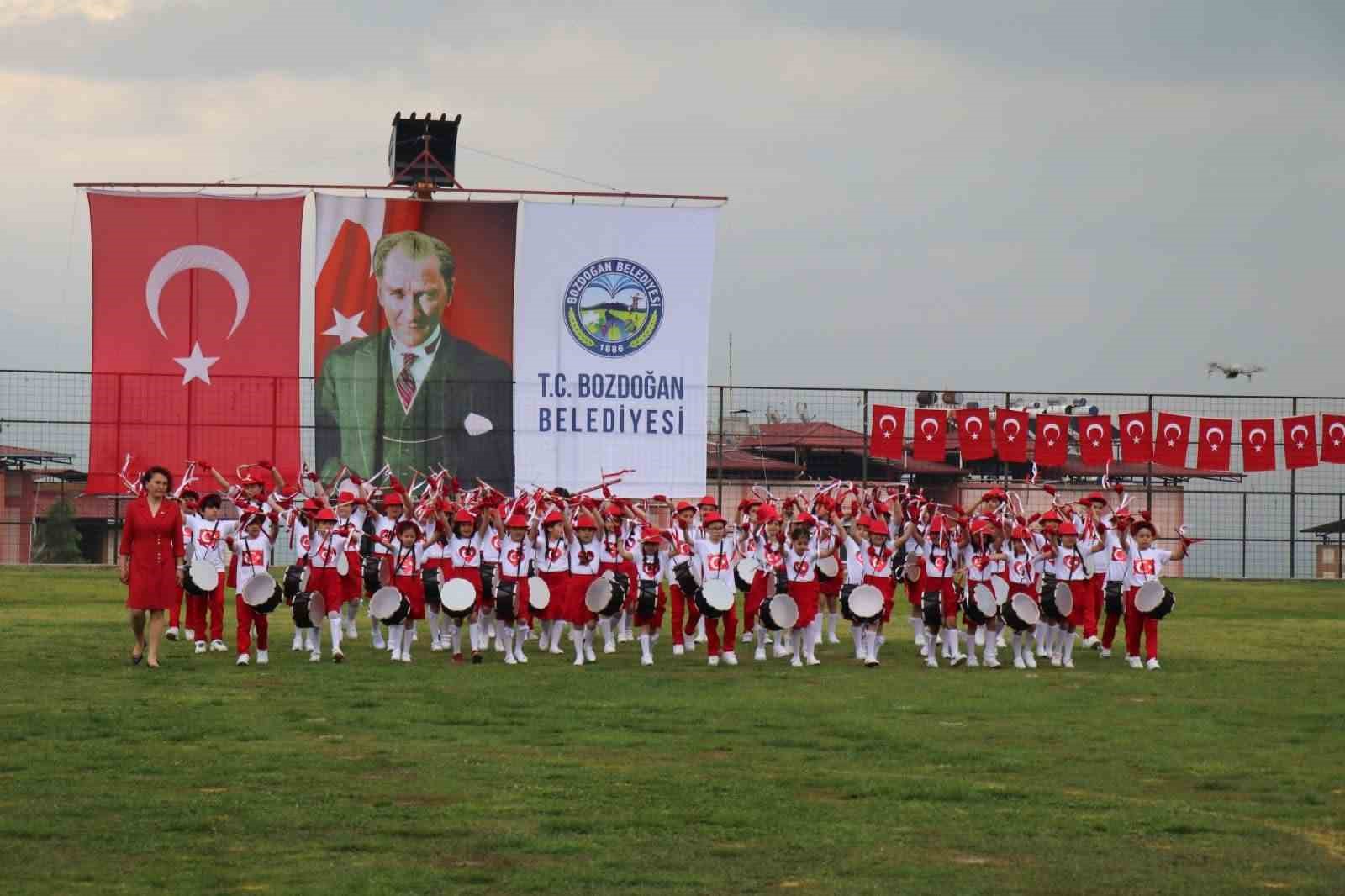 Bozdoğan&rsquo;da 23 Nisan yağmura rağmen coşkuyla kutlandı
