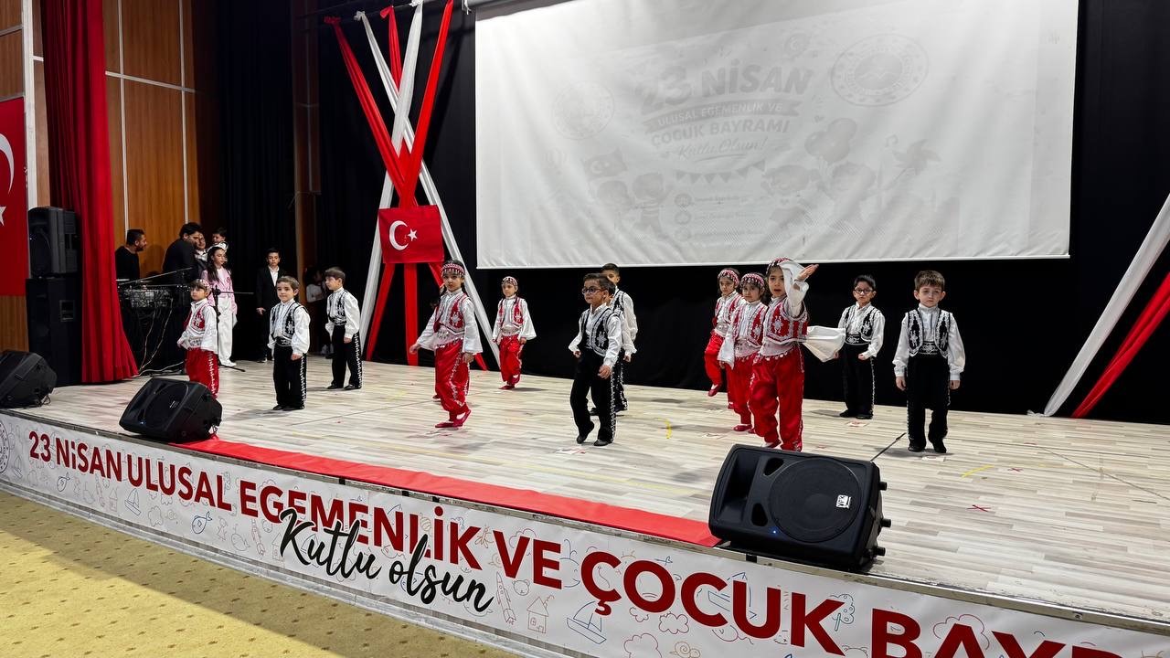 Ağrı&rsquo;da 23 Nisan coşkuyla kutlandı
