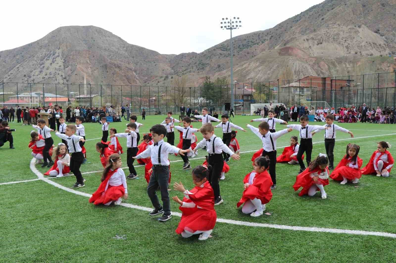 Erzurum&rsquo;un Oltu il&ccedil;esinde 23 Nisan coşkusu
