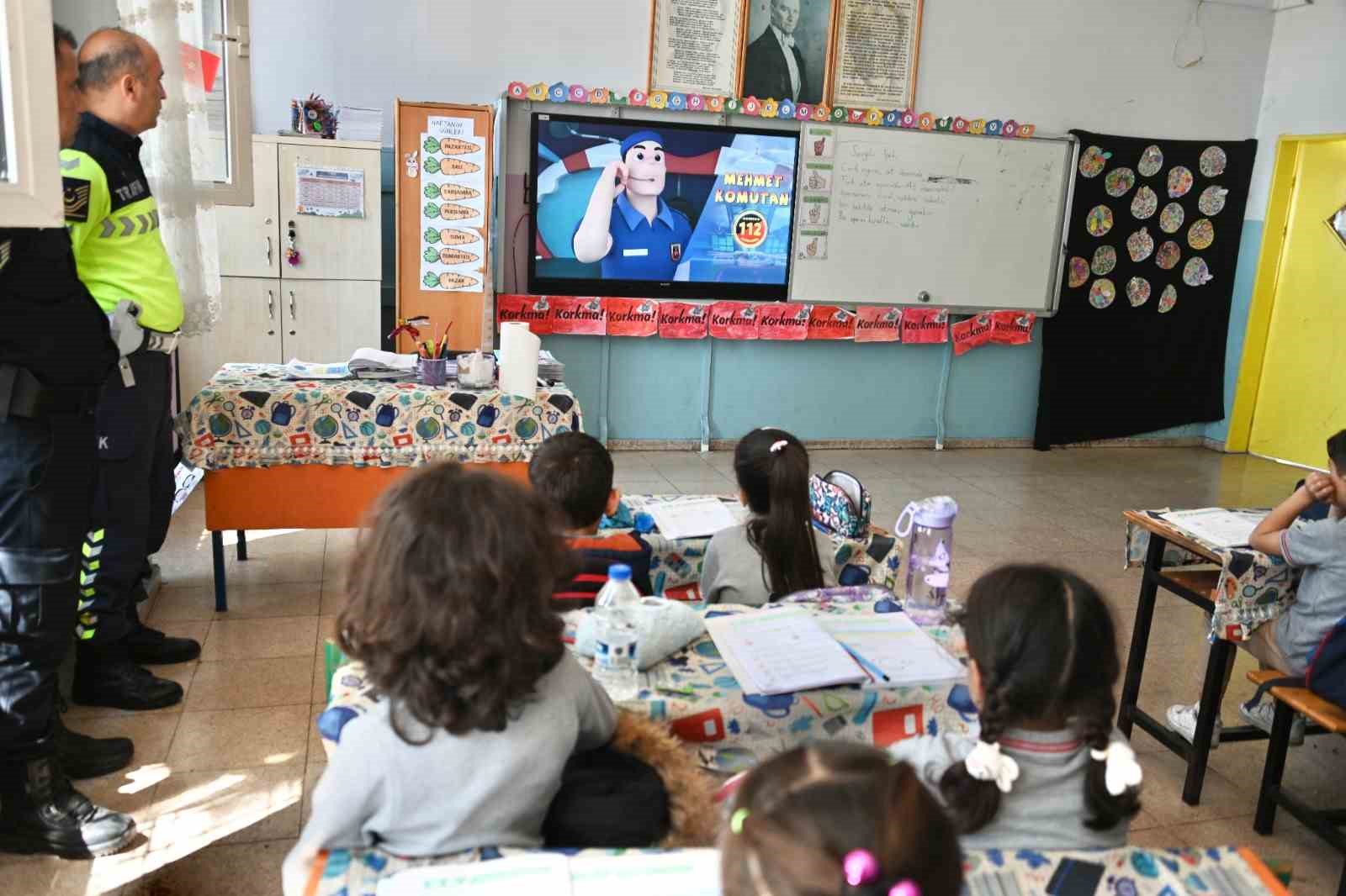 Jandarmadan &ccedil;ocuklara 23 Nisan s&uuml;rprizi
