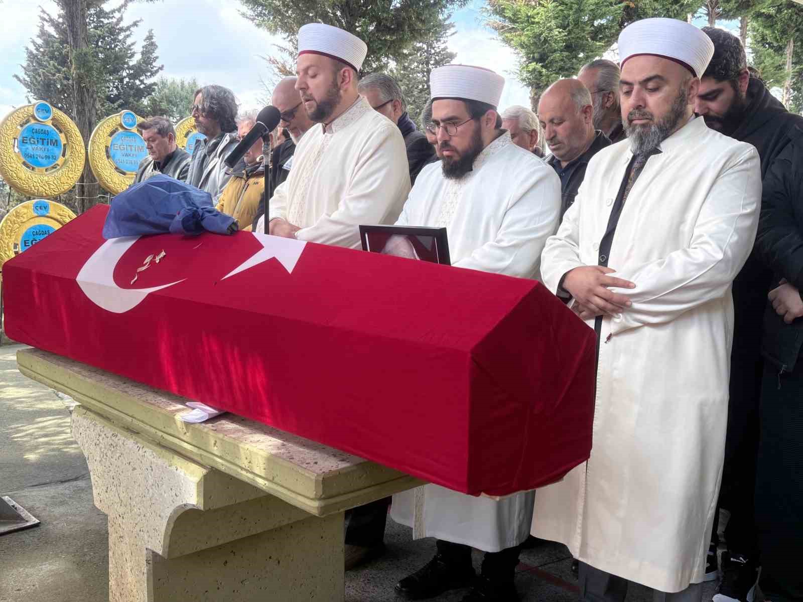 Usta sanat&ccedil;ı Ferdi Atuner son yolculuğuna uğurlandı
