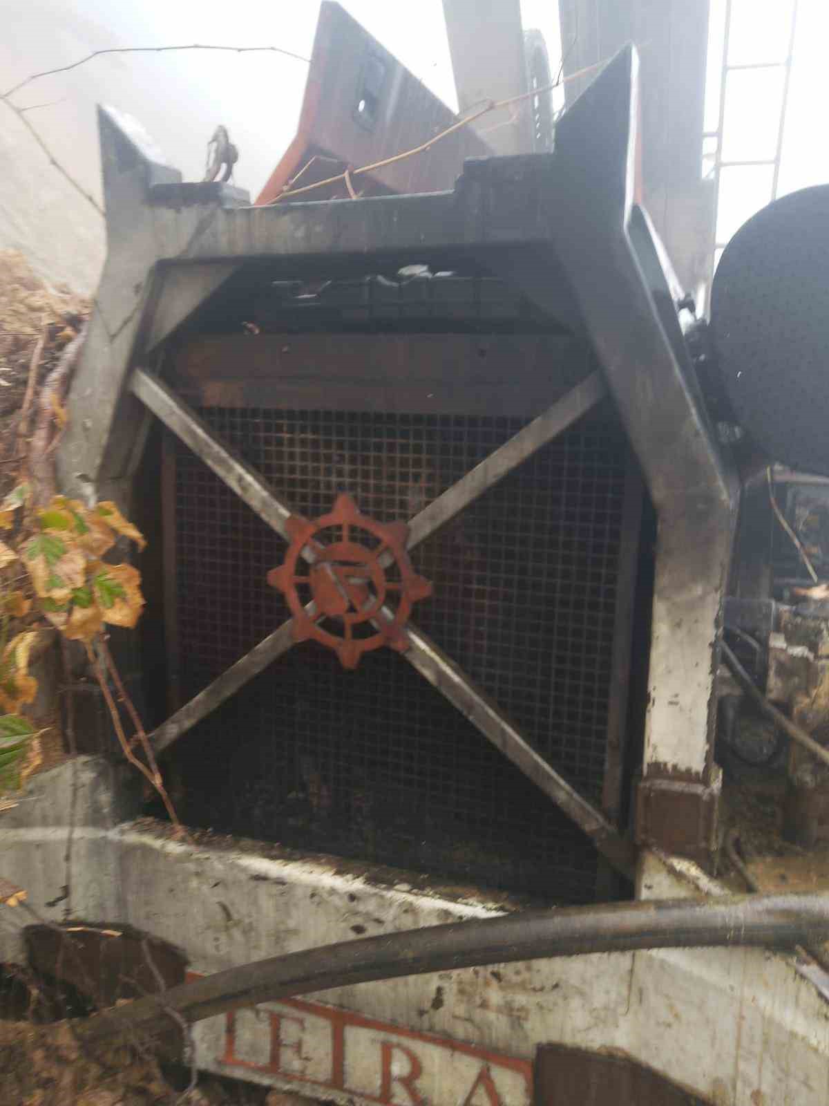 Dereli’de heyelan: Maden şirketinin sondaj makinesi toprak altında kaldı